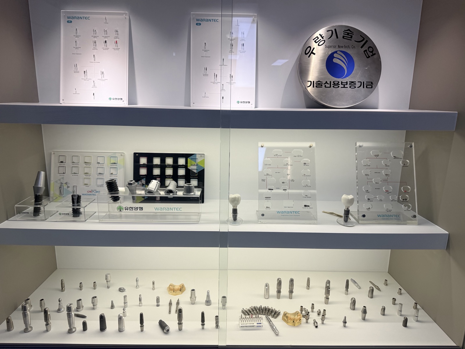 Warantec 產品陳列櫃